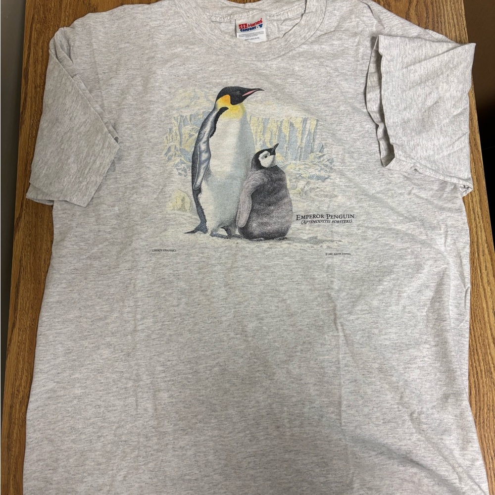 Vintage 90s Light Gray T-Shirt Penguin Graphic